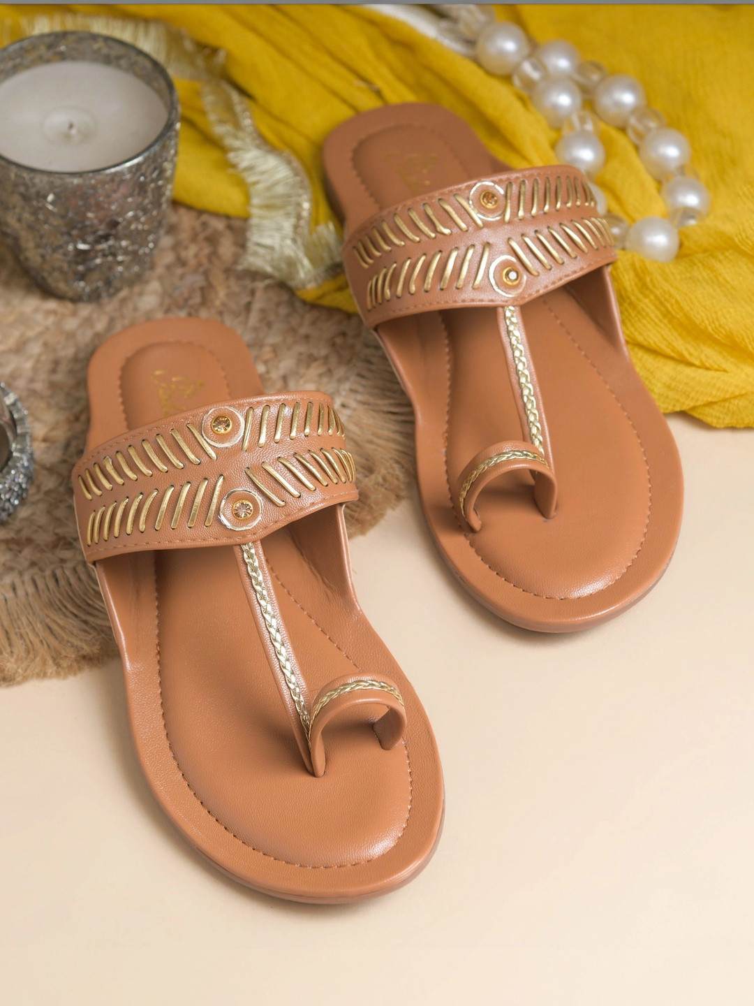 Padchin Women Embellished Ethnic One Toe Flats