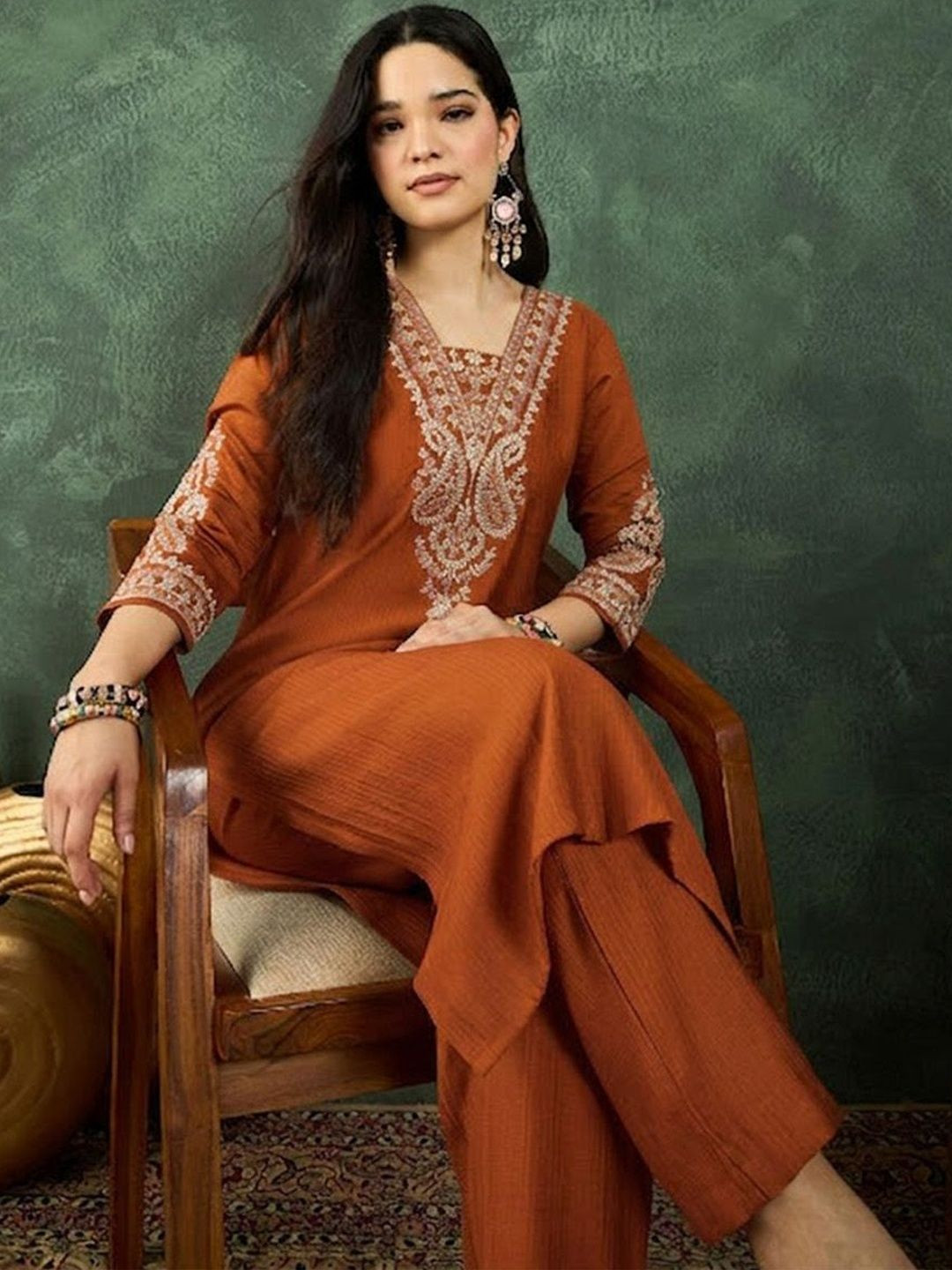 Varanga Women Ethnic Motifs Embroidered Regular Thread Work Kurta with Trousers