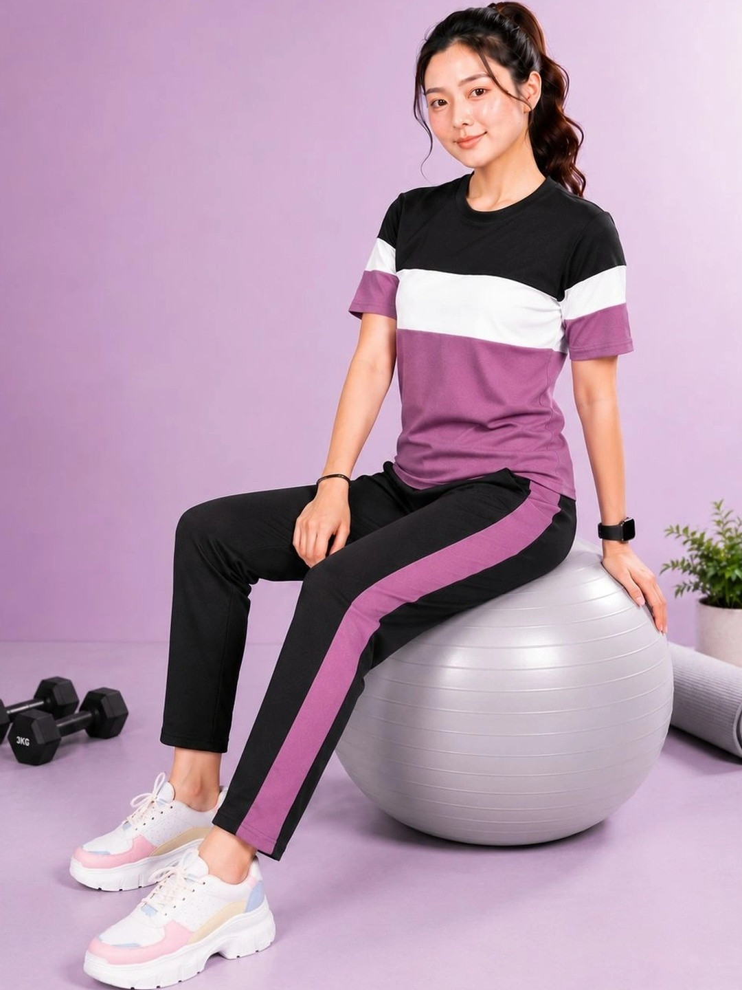 SAKARMAA Colourblocked Round Neck T-Shirt With Trousers Co-Ords