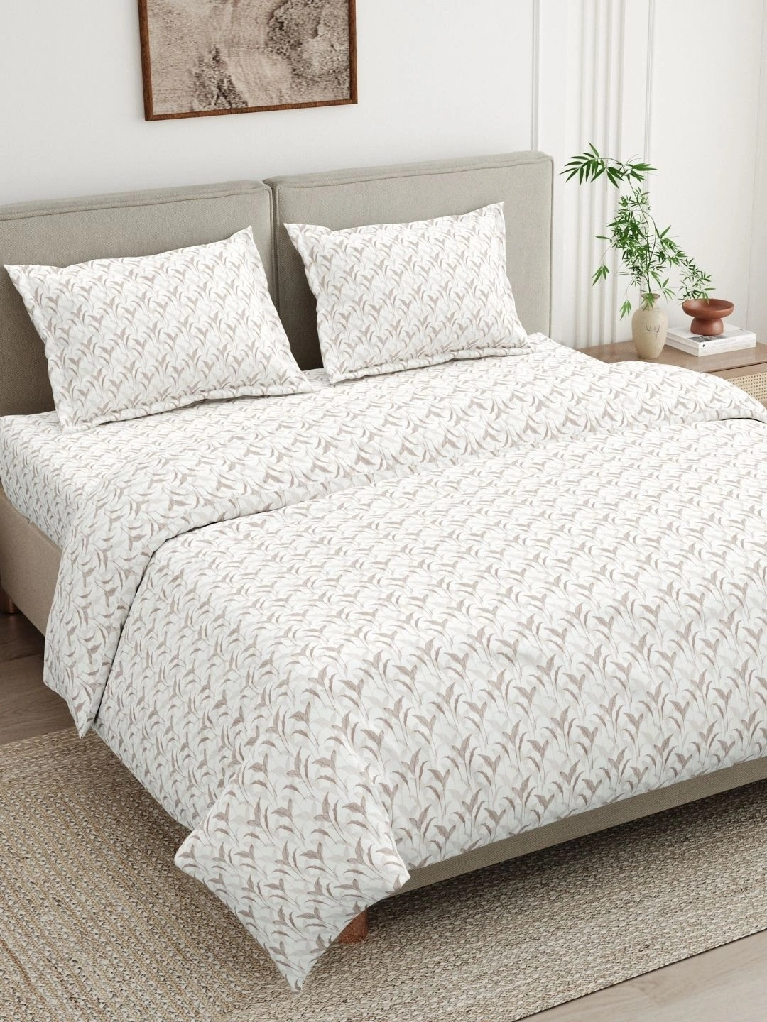 haus & kinder Brown Floral 300 TC King Bedsheet with 2 Pillow Covers