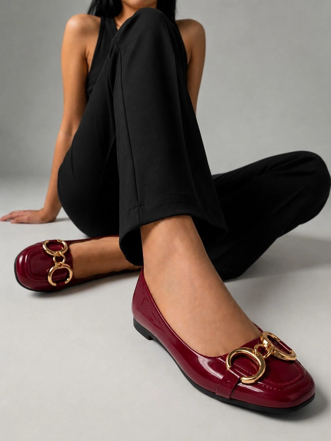 AVIVASTYLE Women Open Toe Flats with Buckles