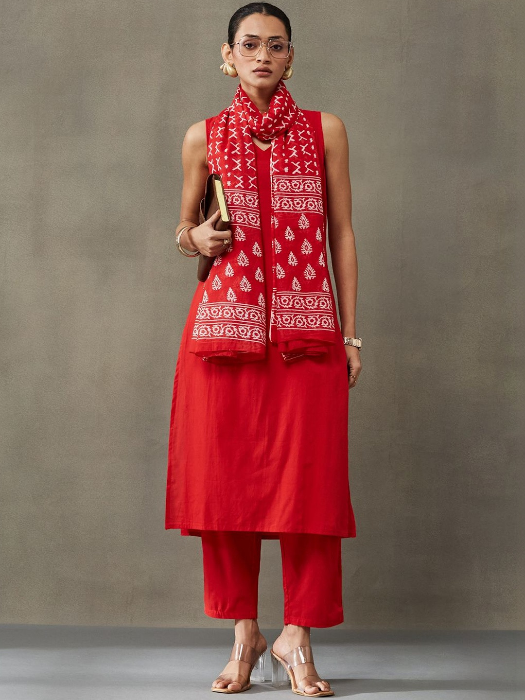 Navibhu Smart Women Layered Pure Cotton Kurta with Trousers & With Dupatta