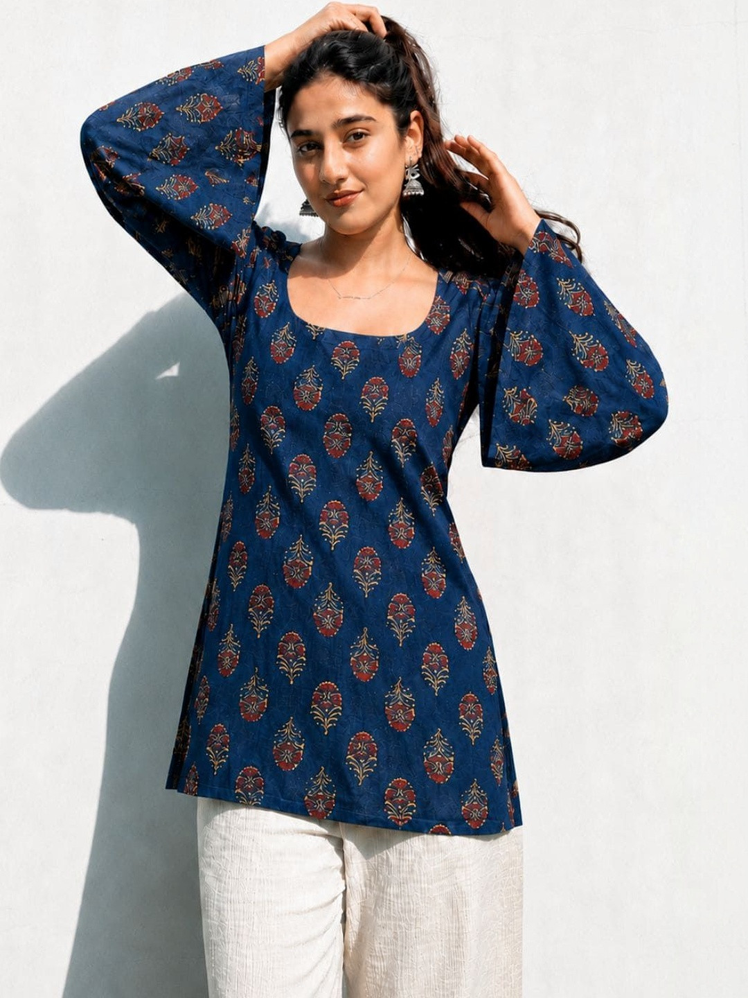 Aurvikah Ethnic Motifs Printed Square Neck Pure Cotton Kurti