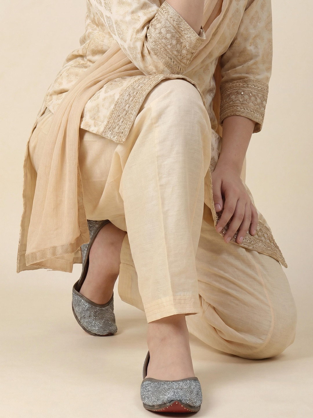 Fulkari Women Grey Embellished Leather Mojaris