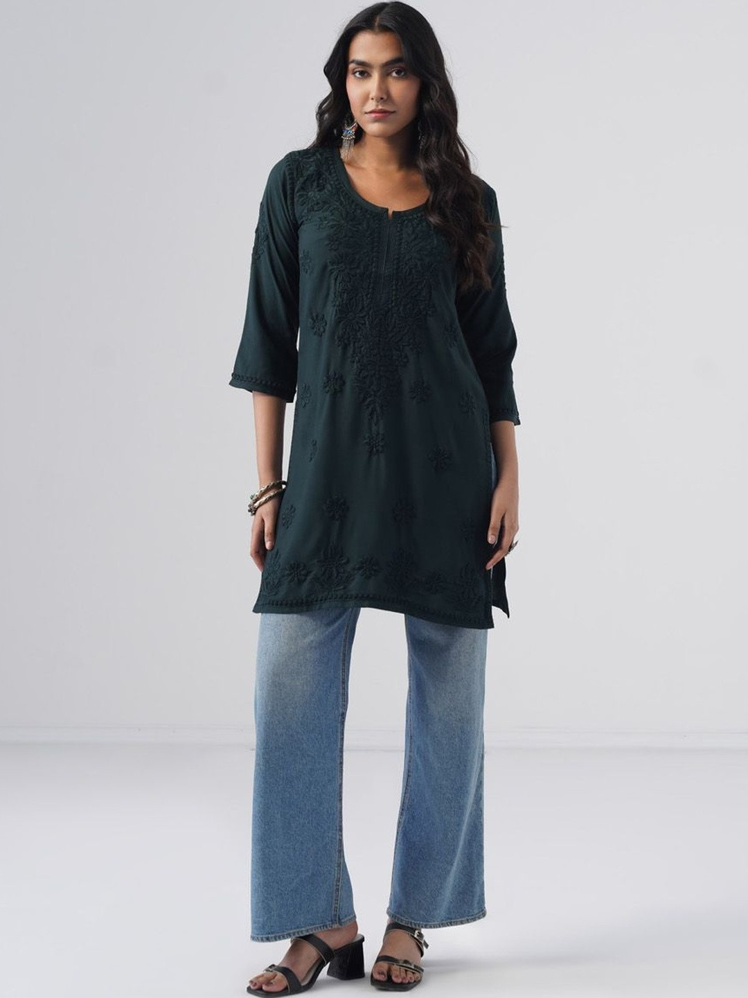 SAZRIKA Women Embroidered Chikankari Kurta