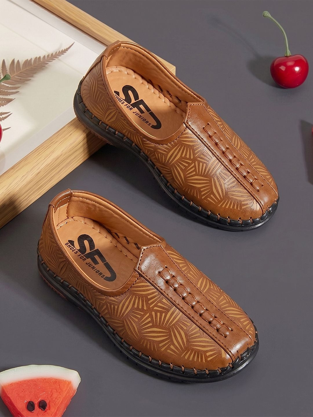 SHOESFORJUNIORS Boys Textured Loafers