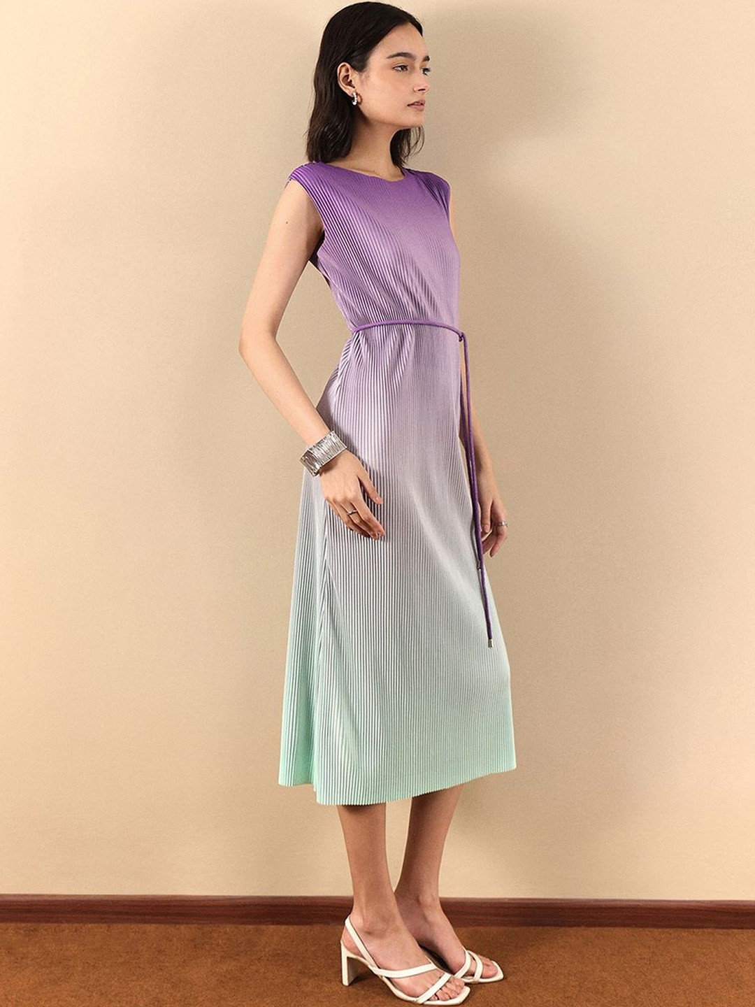 FABLE STREET Round Neck A-Line Midi Dress