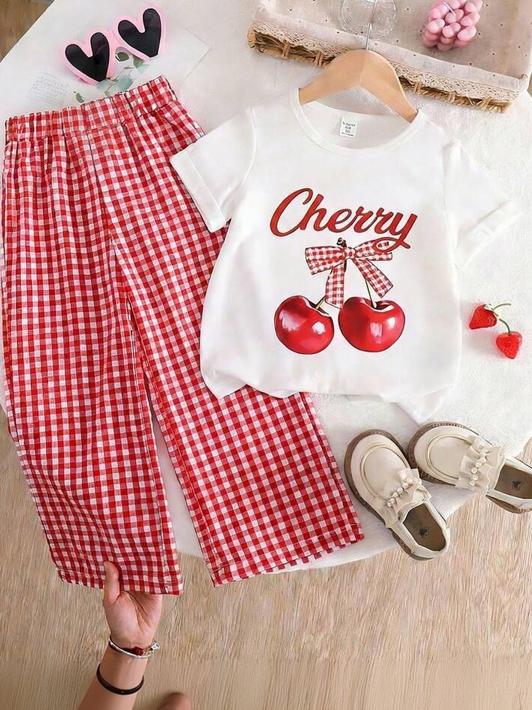 Dhanoo fashion Girls Printed T-shirt with Palazzos