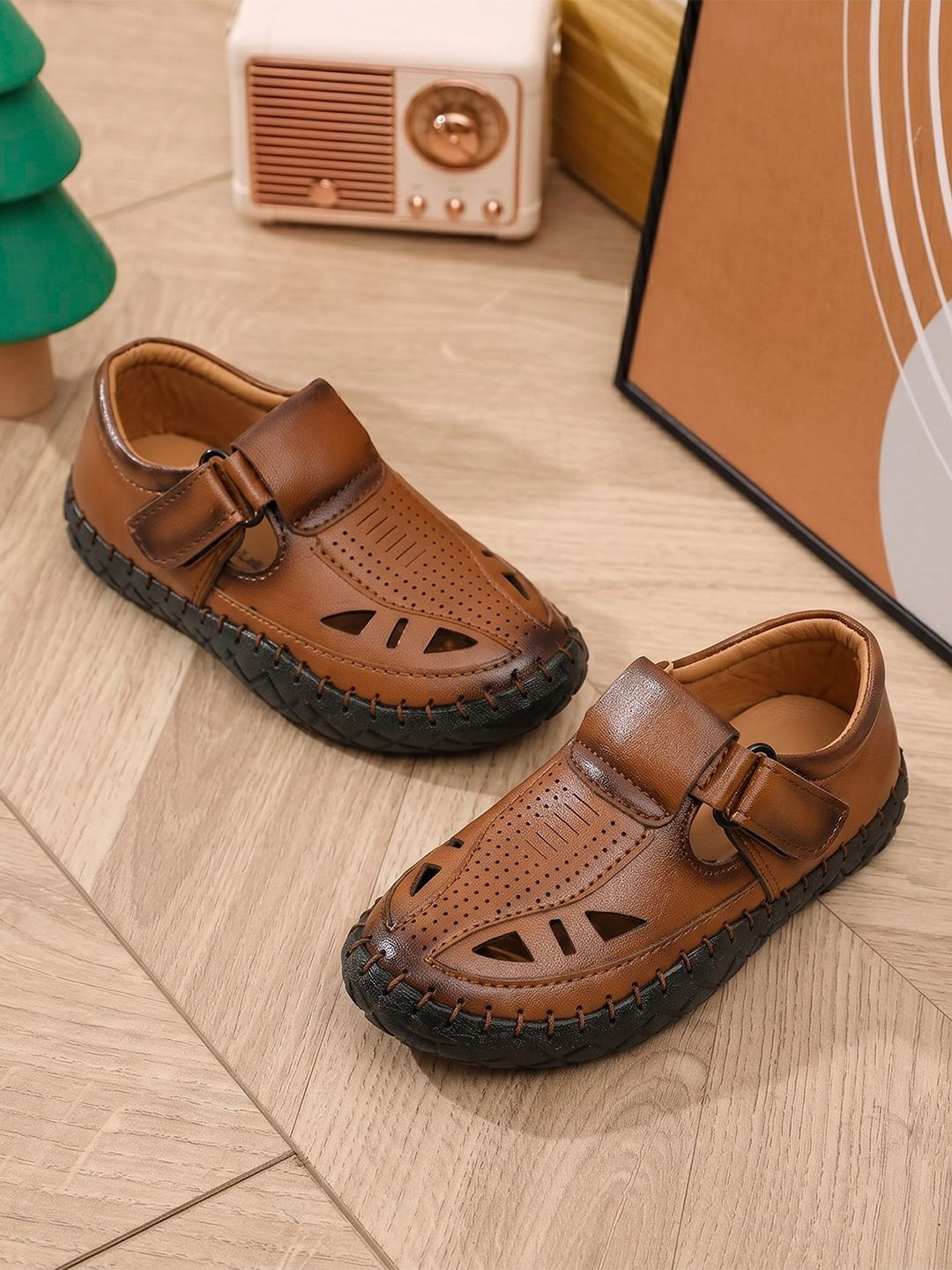 SHOESFORJUNIORS Boys Shoe-Style Sandals