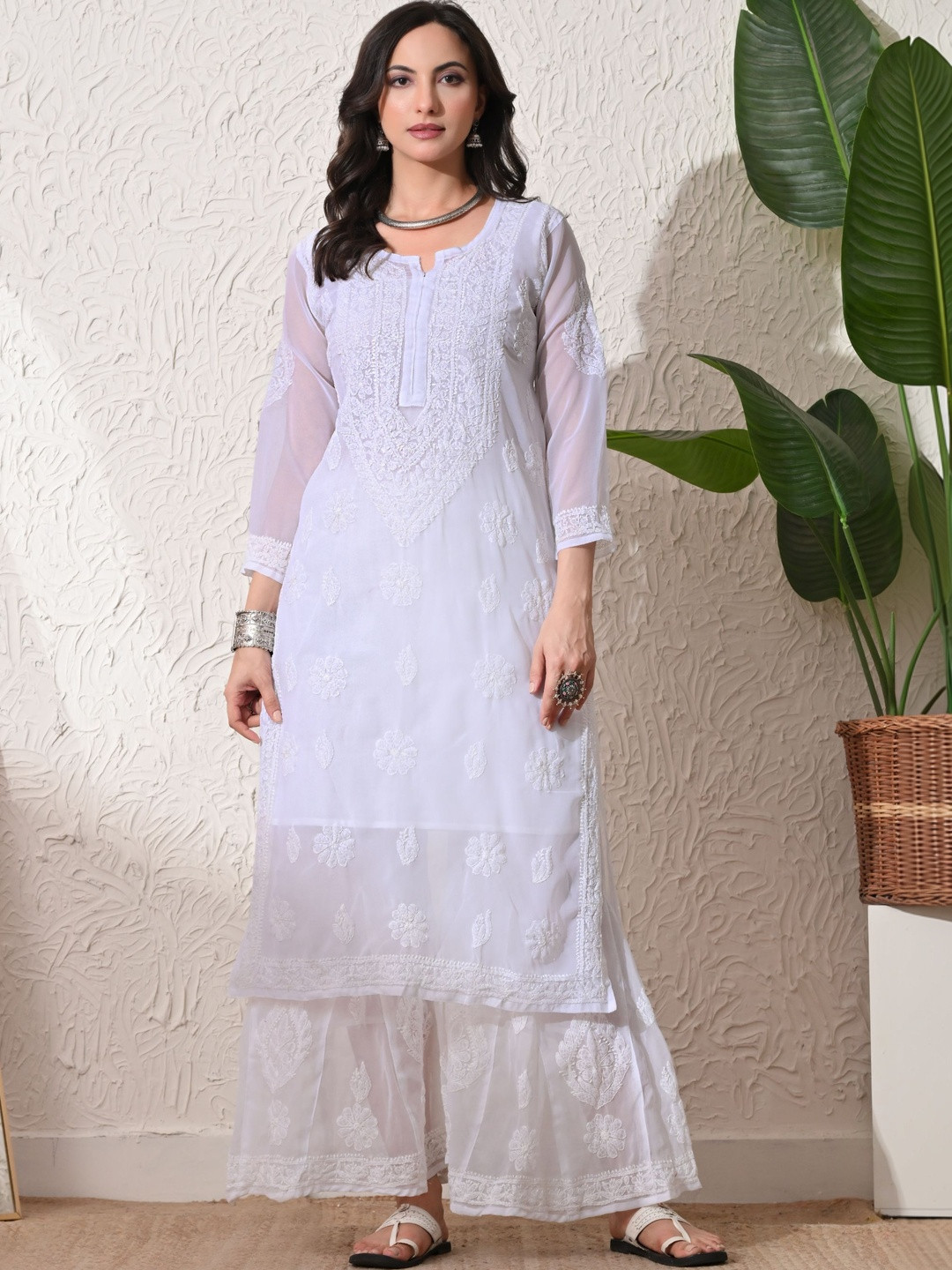 Fashionable Chikan Handikraft Women Ethnic Motifs Embroidered Regular Chikankari Kurta with Palazzos
