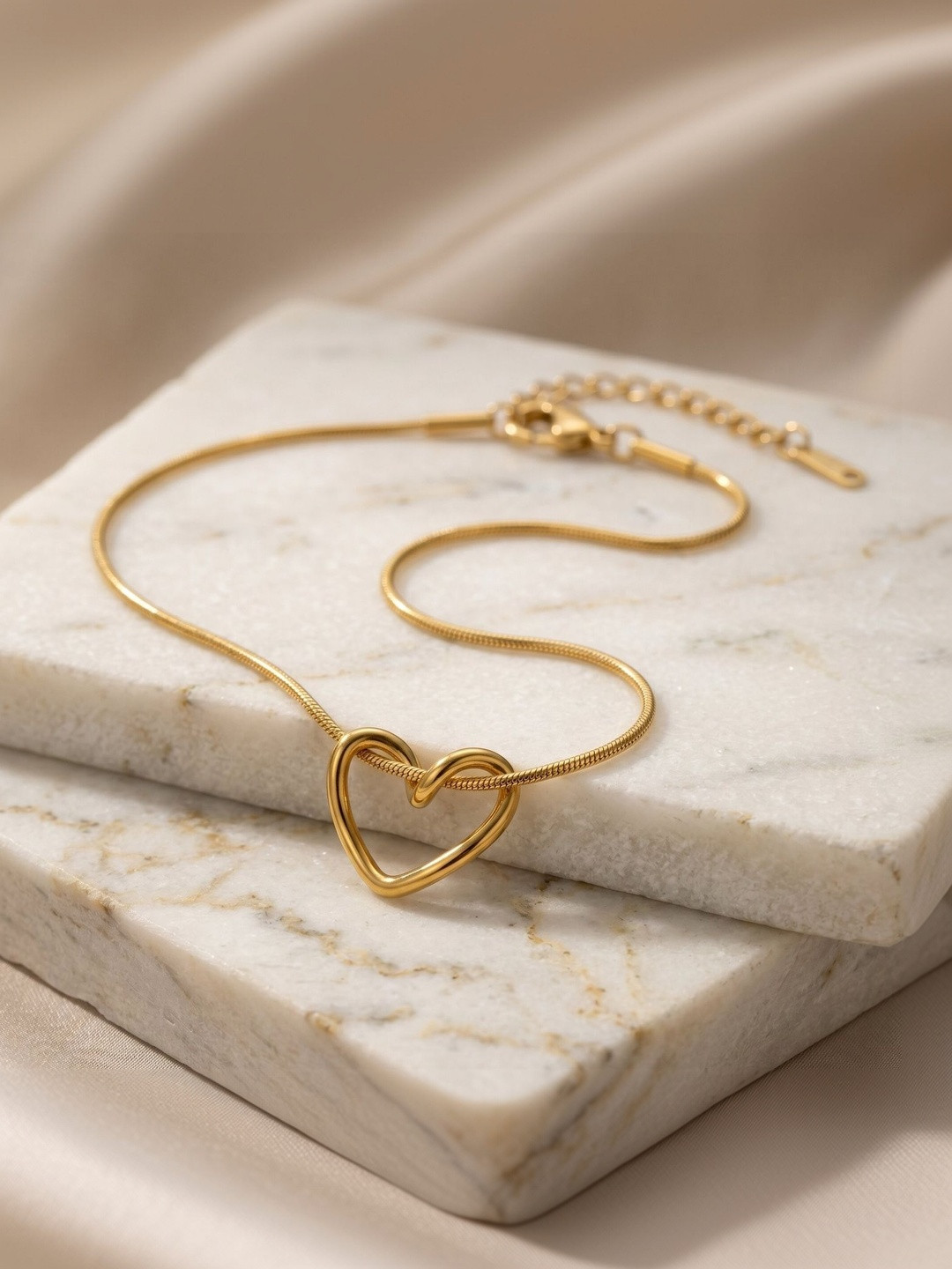 SV FANCY BANGLES Stainless Steel Gold-Plated Heart Minimal Necklace