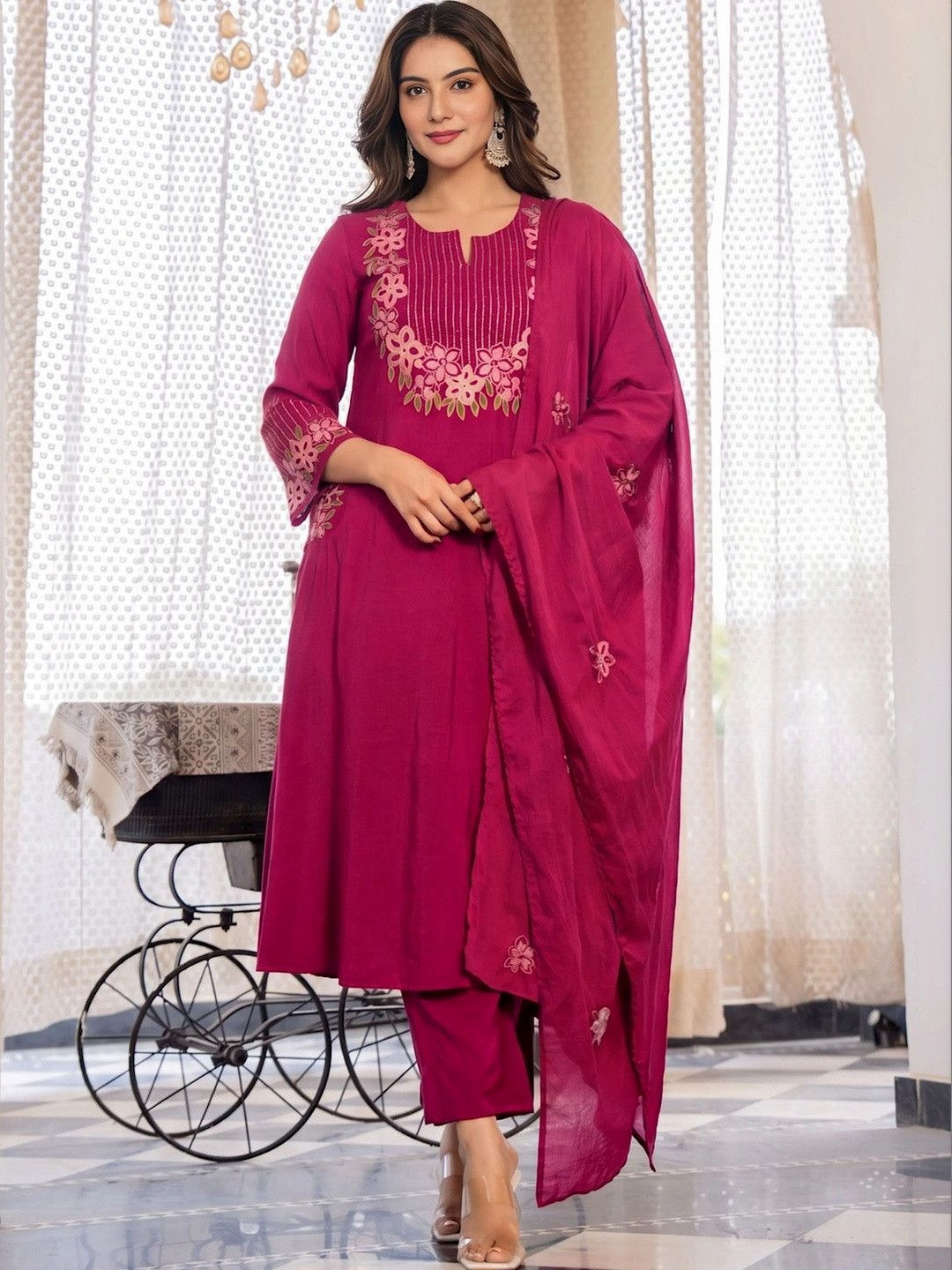 DIVASTRI Women Floral Embroidered Regular Thread Work Kurta with Trousers & With Dupatta