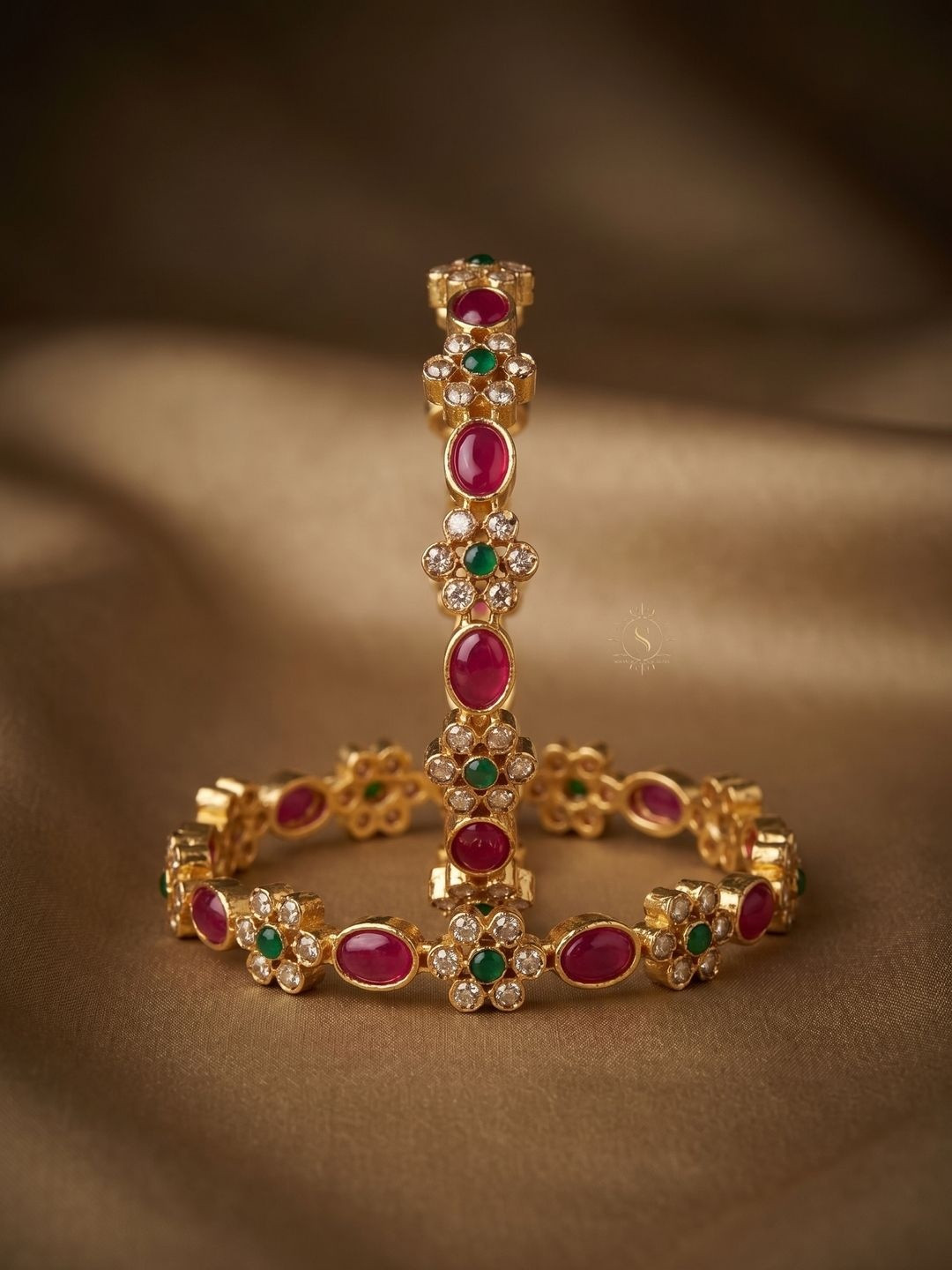 Nui Set of 2 Gold-Plated Pearls Bangles