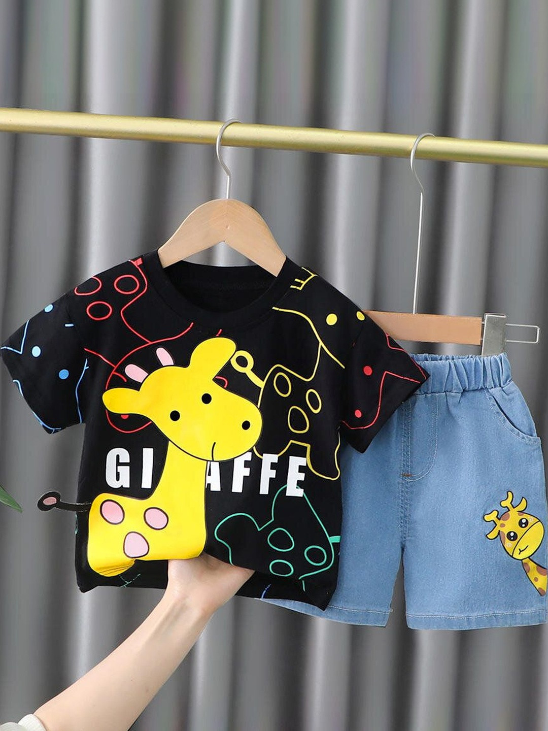 Finders Unisex Kids Printed T-shirt with Shorts