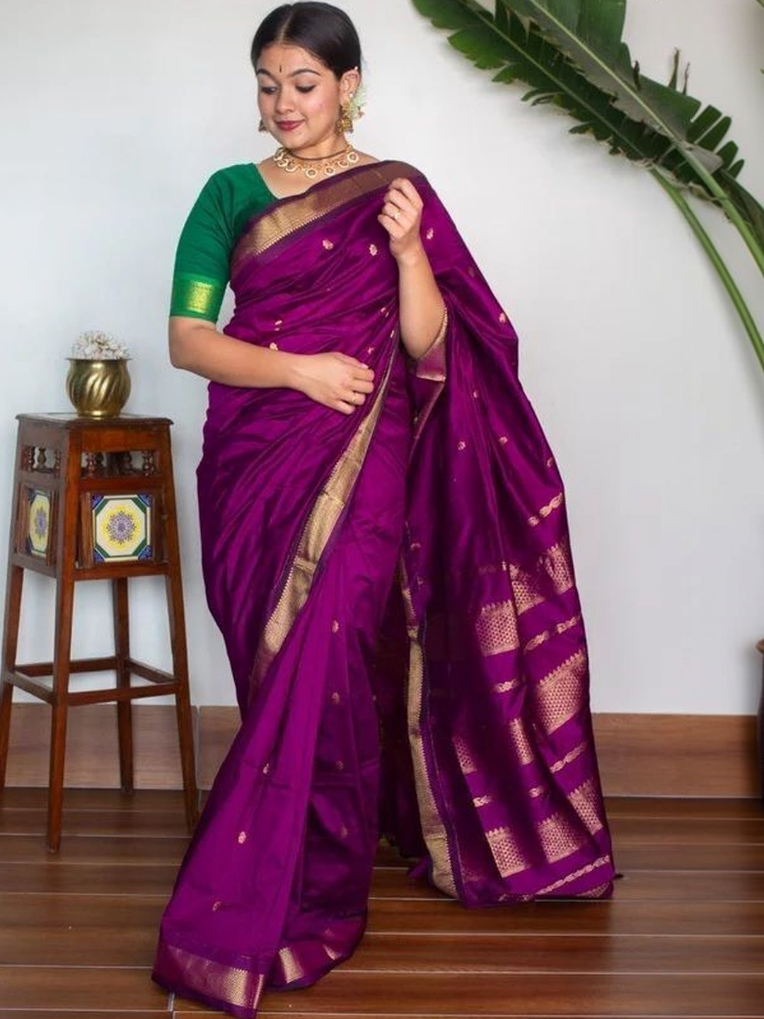 AVANTIKA FASHION Woven Design Zari Art Silk Kanjeevaram Saree