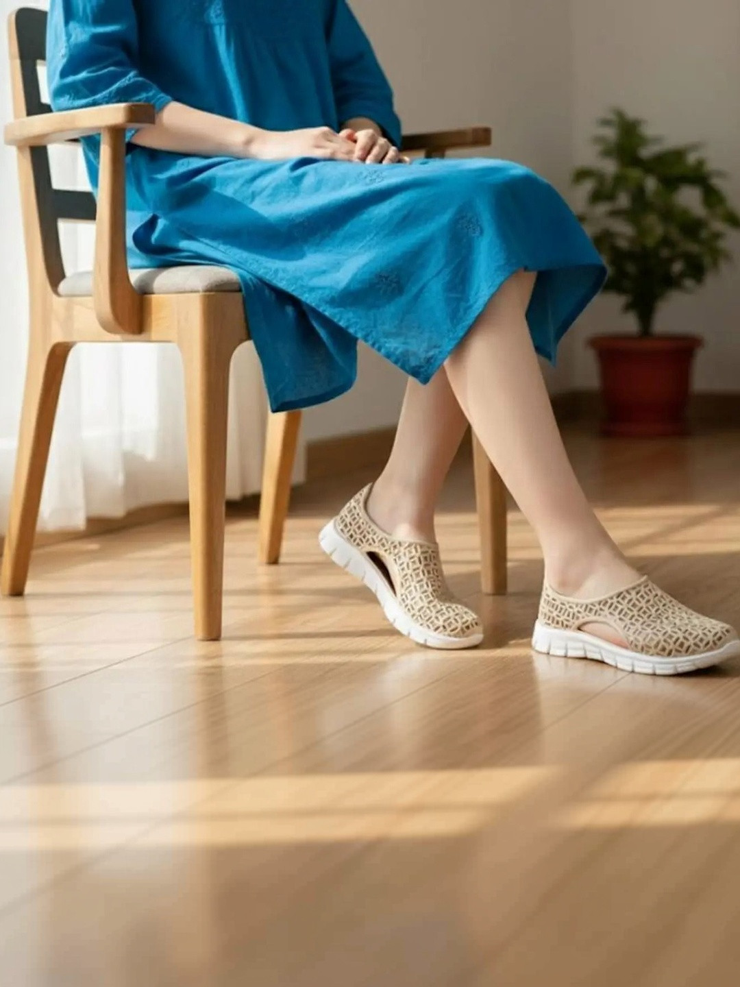 glitchez Women Rubber Slip-On
