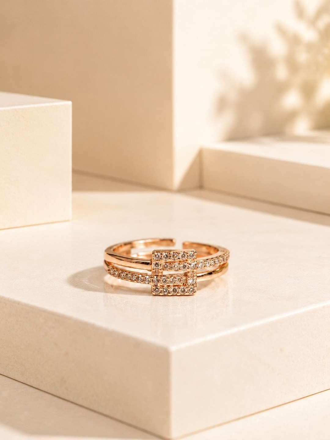 Zeraki Jewels Women Gold-Plated Finger Ring