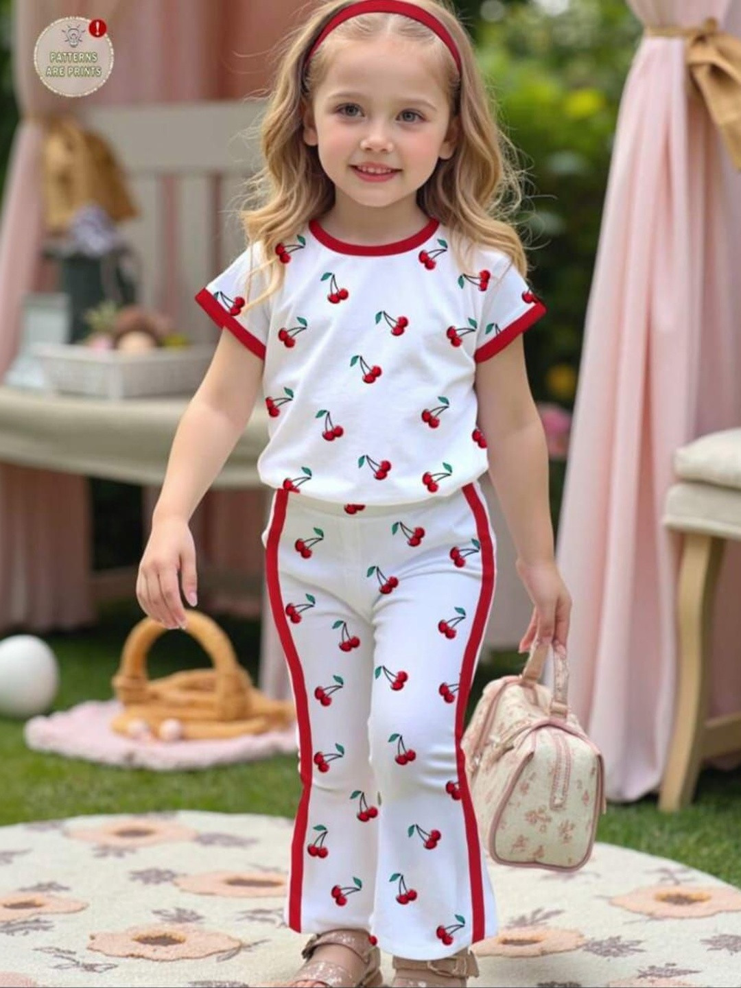 COMPLETE OUTFIT Girls Printed T-shirt with Trousers