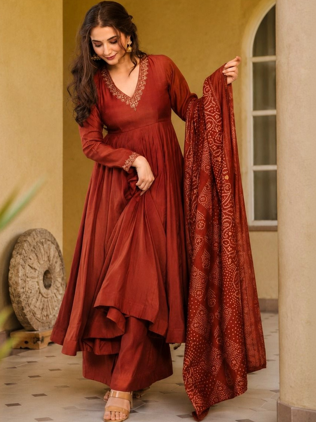B4ME.COM Women Ethnic Motifs Embroidered Empire Thread Work Kurta with Palazzos & With Dupatta