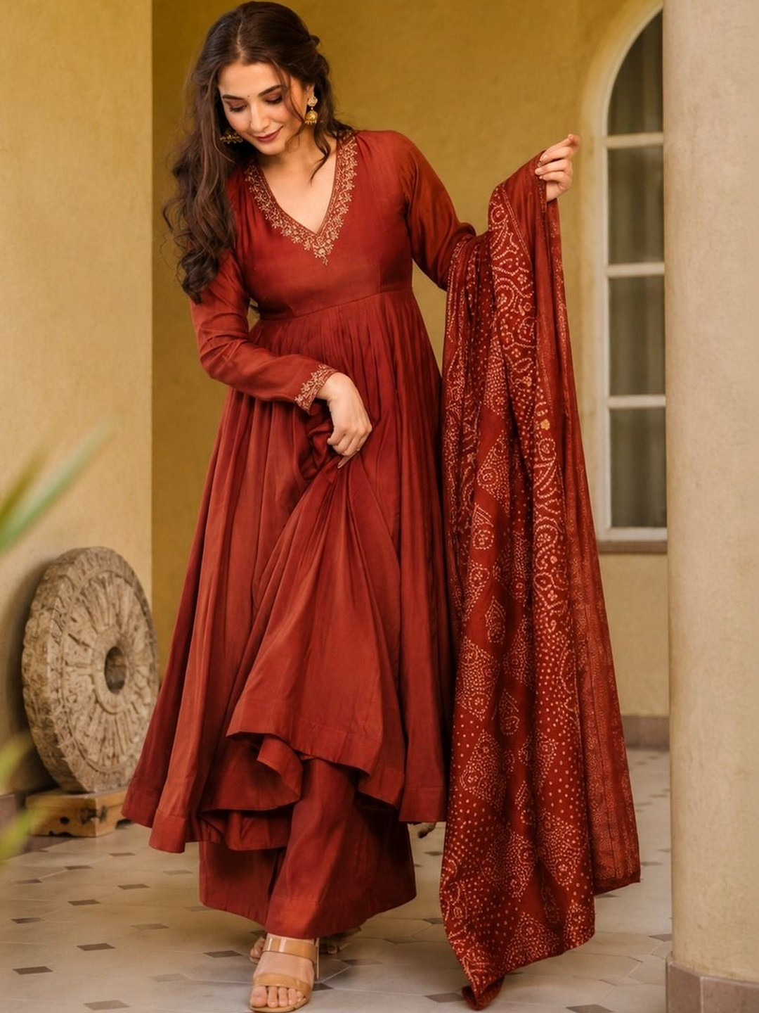 B4ME.COM Women Ethnic Motifs Embroidered Empire Thread Work Kurta with Palazzos & With Dupatta