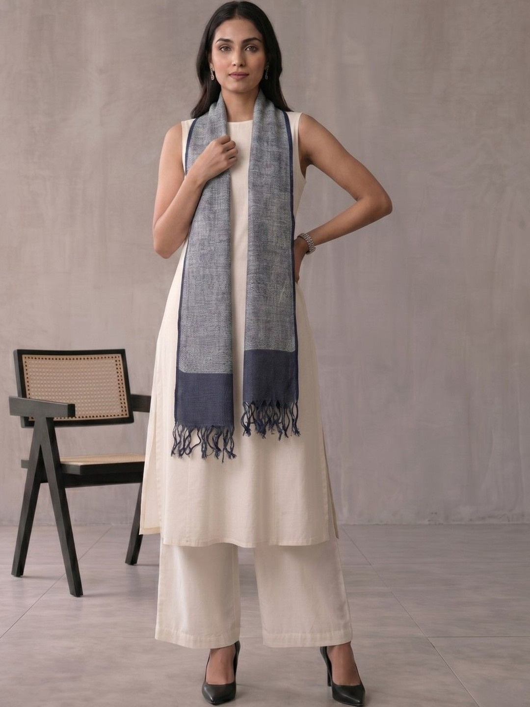 Navibhu Women Woven Design Stole