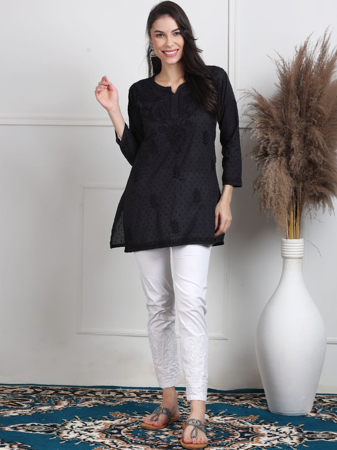 Noorza Chikankari Ethnic Motifs Embroidered V-Neck Chikankari Handloom Chikankari Kurti