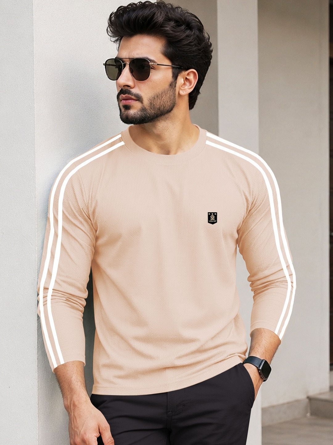 VeBNoR Men Brand Logo Pockets T-shirt