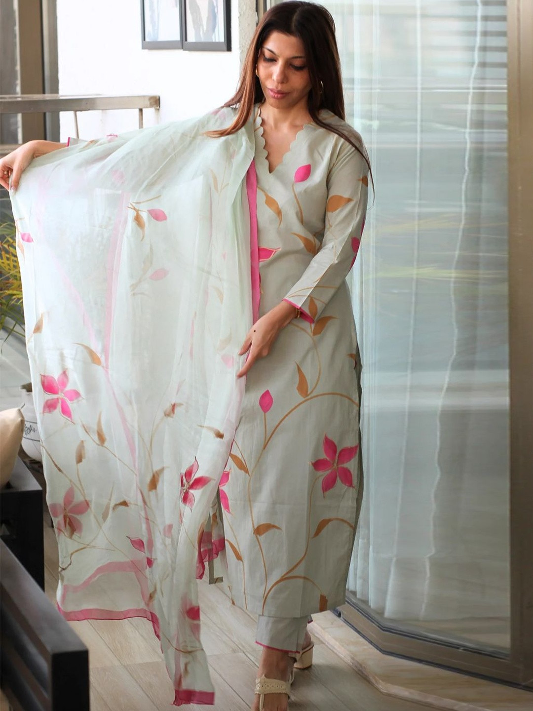 GoSriKi Women Floral Printed Regular Kurta with Trousers & With Dupatta