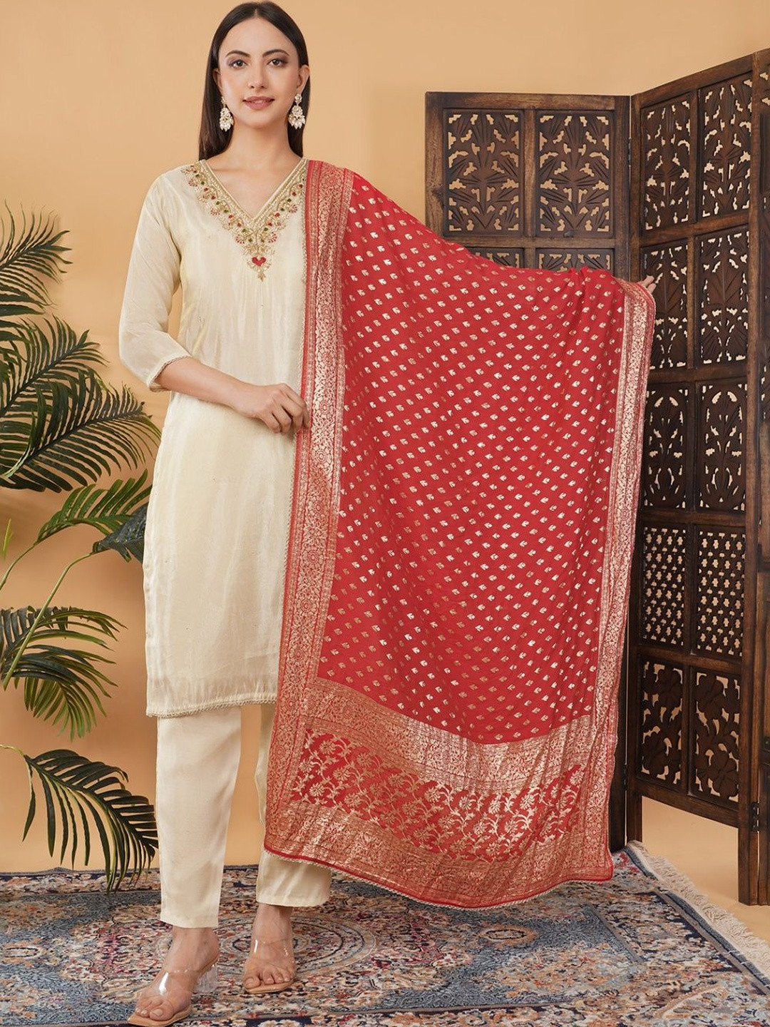 Prisachi Women Floral Embroidered Regular Thread Work Kurta with Trousers & With Dupatta