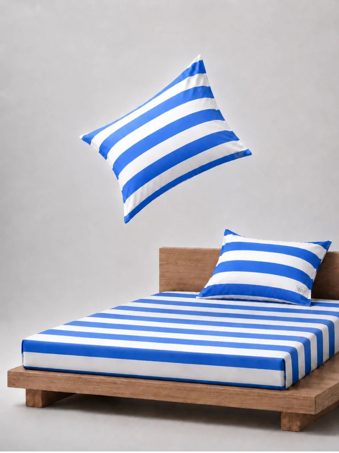 DECOR WELL Blue & White Striped 220 TC King Bedsheet with 2 Pillow Covers