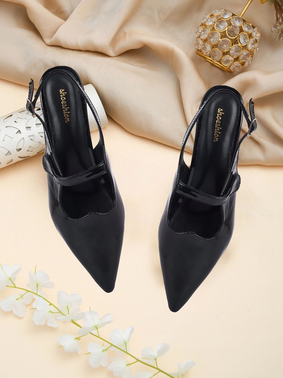 Shoeshion Kitten Pumps with Buckles