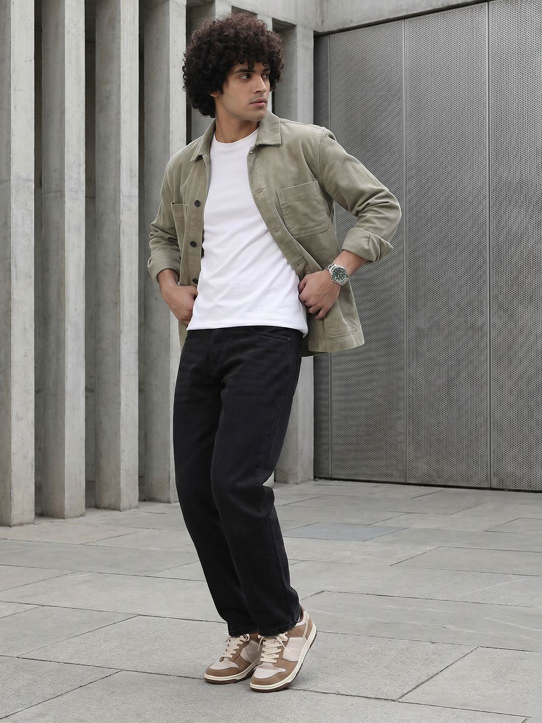 Roadster Men Relaxed Fit Mid-Rise Light Fade Stretchable Jeans