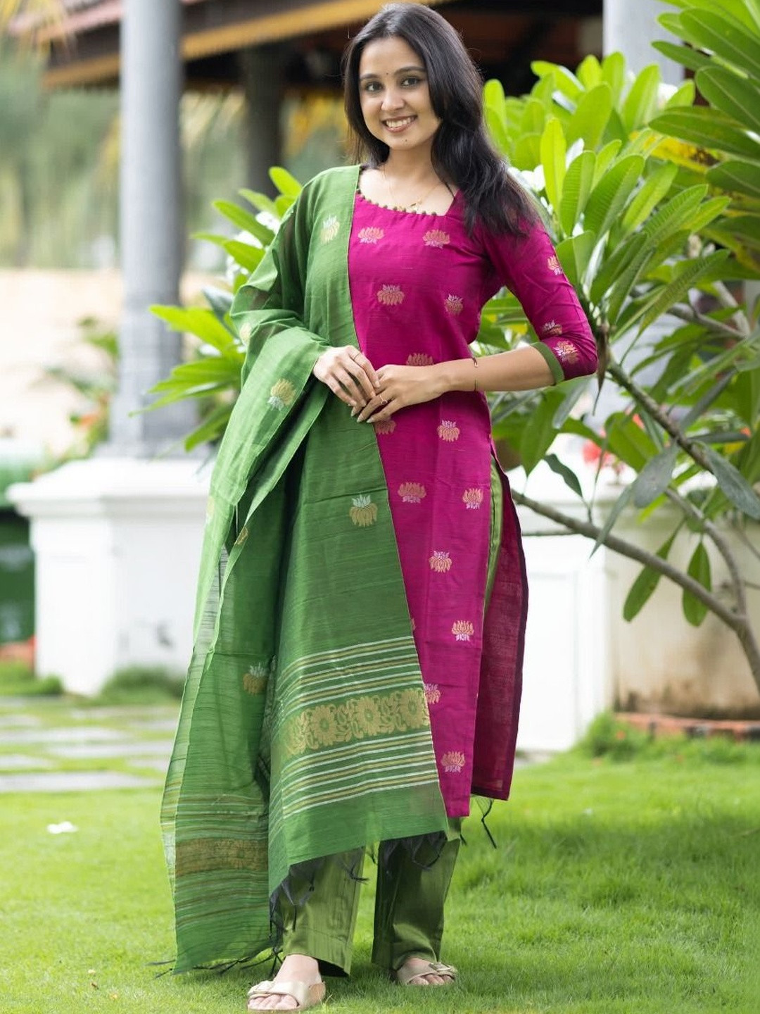 ZARVELA Women Ethnic Motifs Regular Kurta with Trousers & With Dupatta