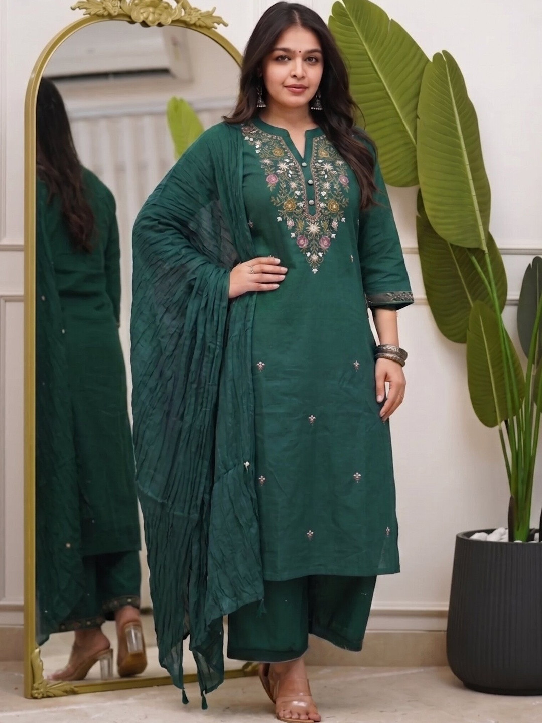 BEAUTYBEATS Women Floral Embroidered Regular Thread Work Kurta with Trousers & With Dupatta
