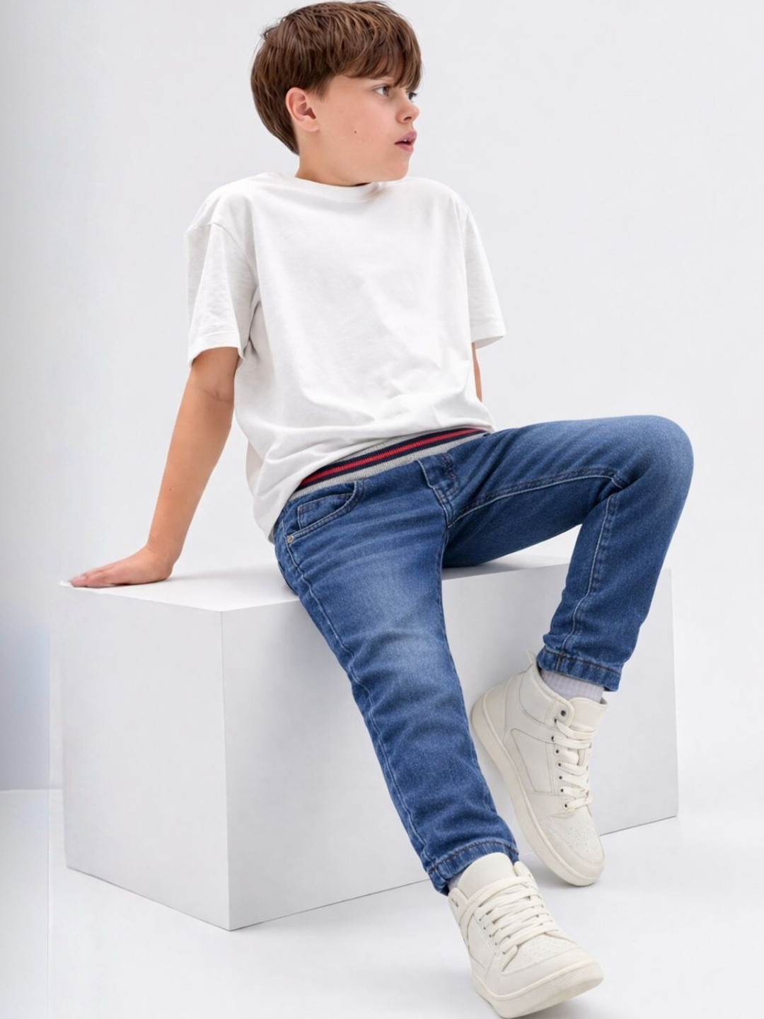 ZAB- ZEN ALPHA BETA Boys Regular Fit Mid-Rise Light Fade Jeans