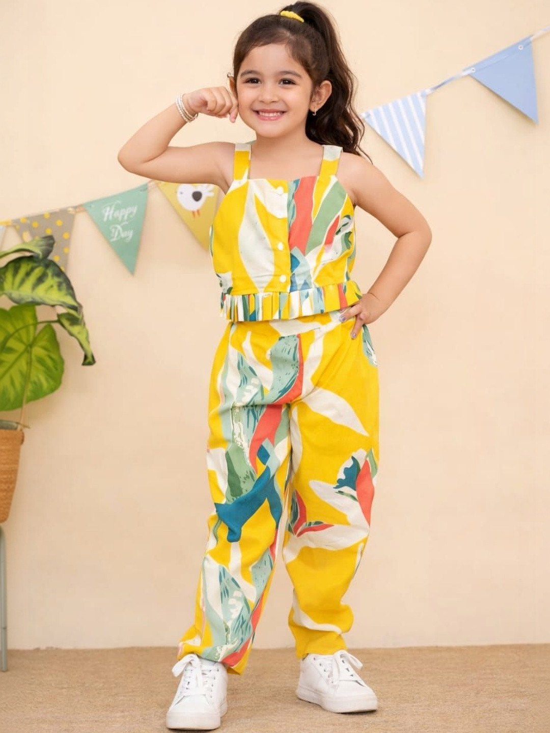 VISHESTA Girls Printed Top with Trousers