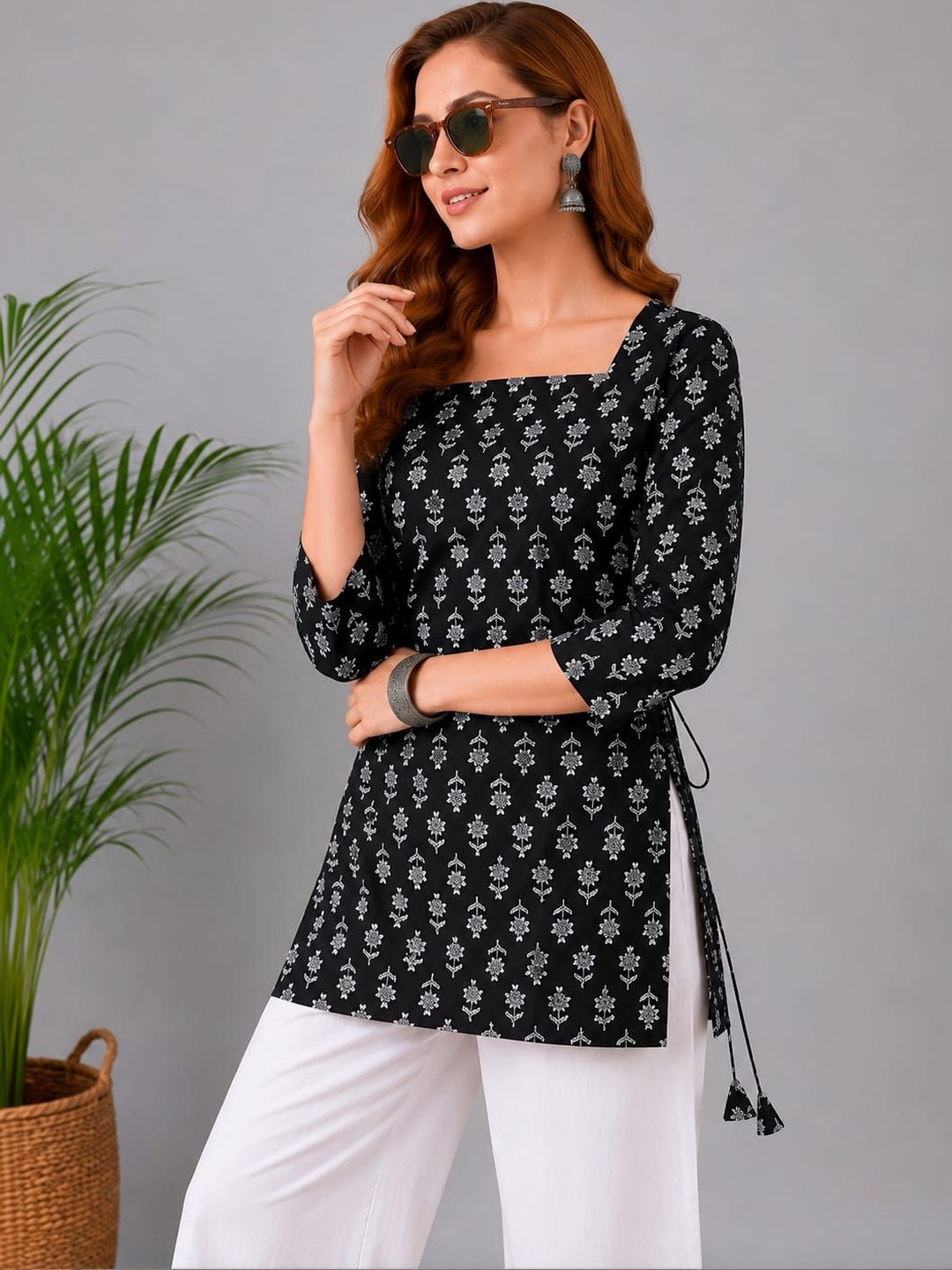 VYKOO Floral Printed Square Neck Kurti
