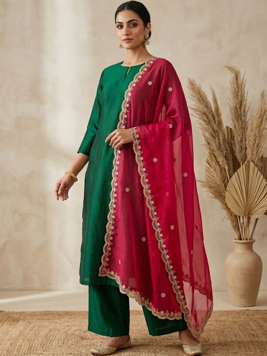 Komurr Ethnic Motifs Embroidered Dupatta with Thread Work