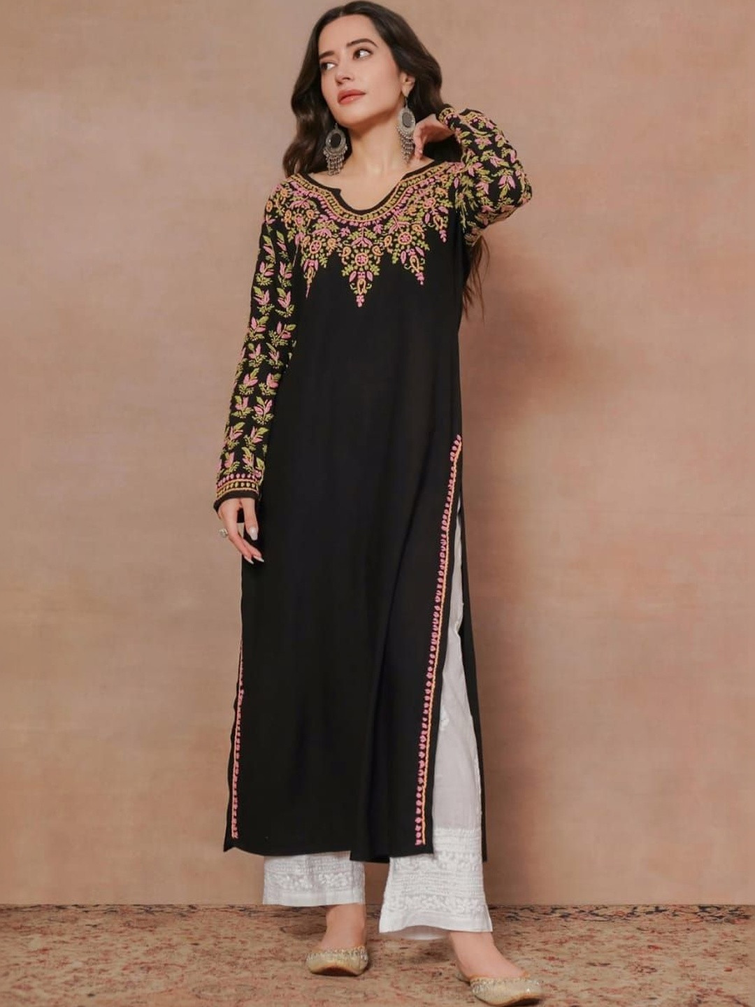 SHOESTER FOOTWEAR Ethnic Motifs Embroidered V-Neck Kurti