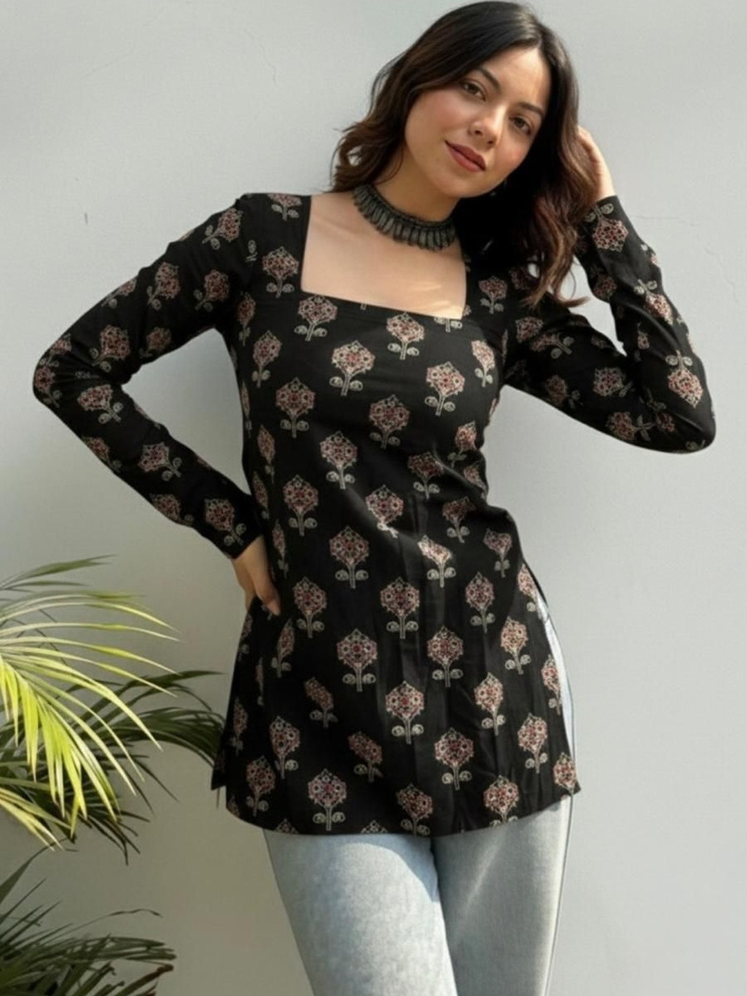 VYKOO Ethnic Motifs Printed Square Neck Kurti