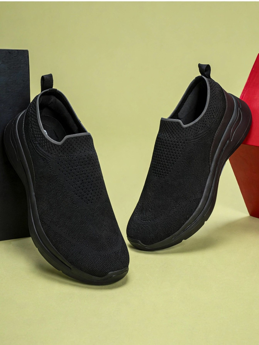 KANGAROOZ Men Textured Sneakers