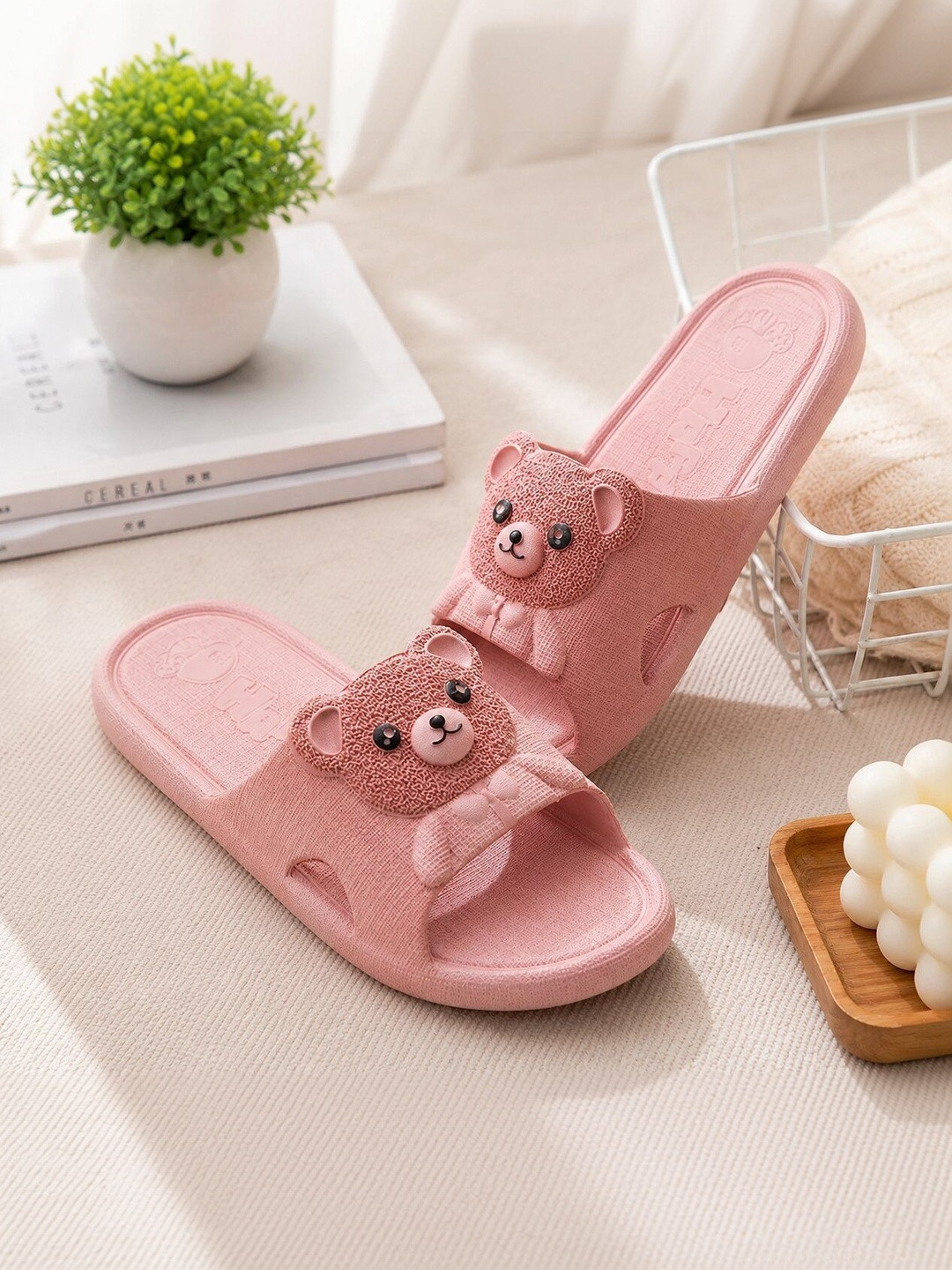 WOLVESDEN Women Embellished Sliders