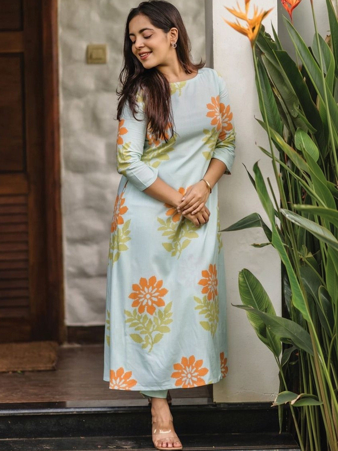 Kiana House Of Fashion Women Floral Printed Regular Kurta with Trousers