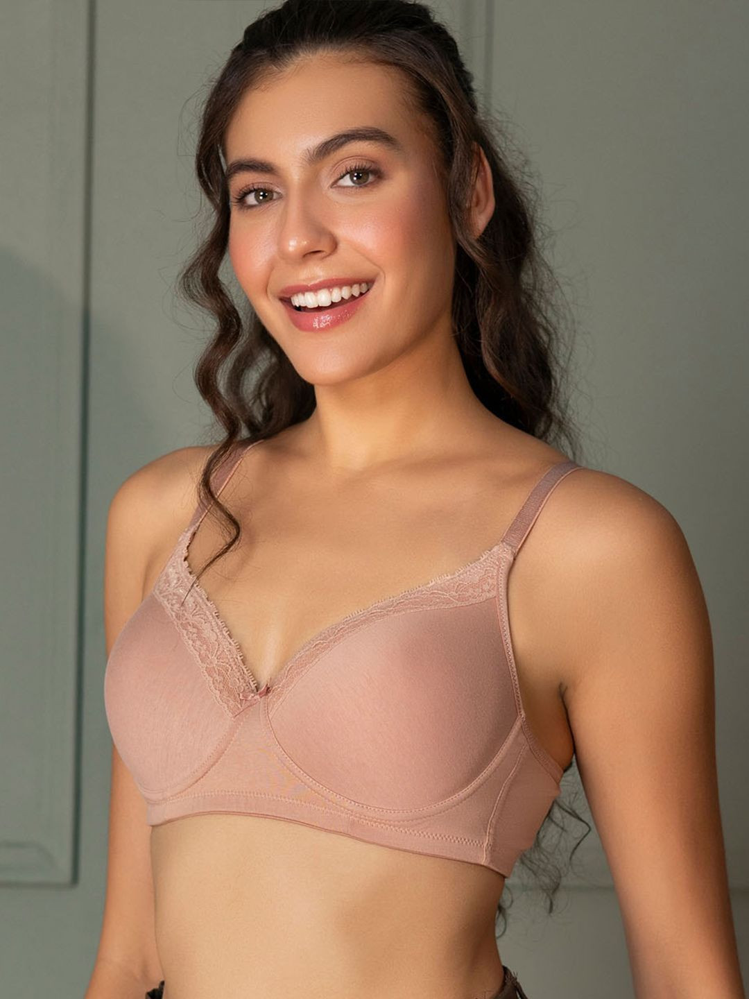 Chelvet Deep coverage Lighlty Padded Bra Seamless & Non Wired