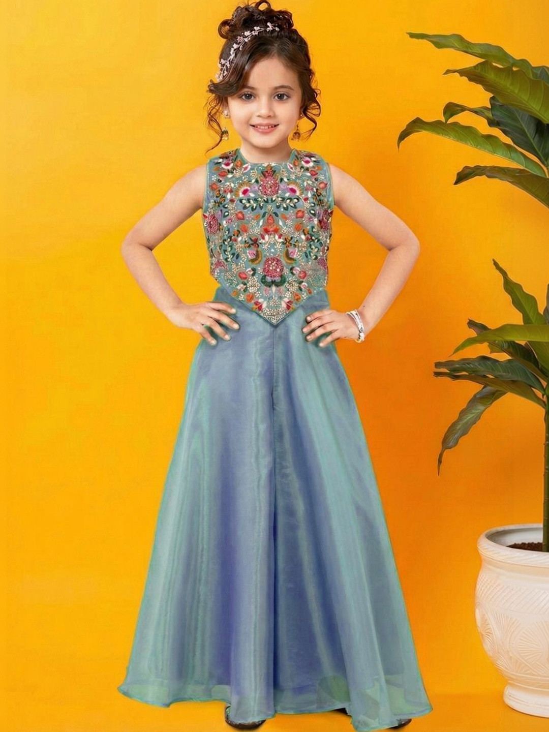 SPANGEL FASHION Girls Floral Embroidered Regular Thread Work Kurta with Palazzos