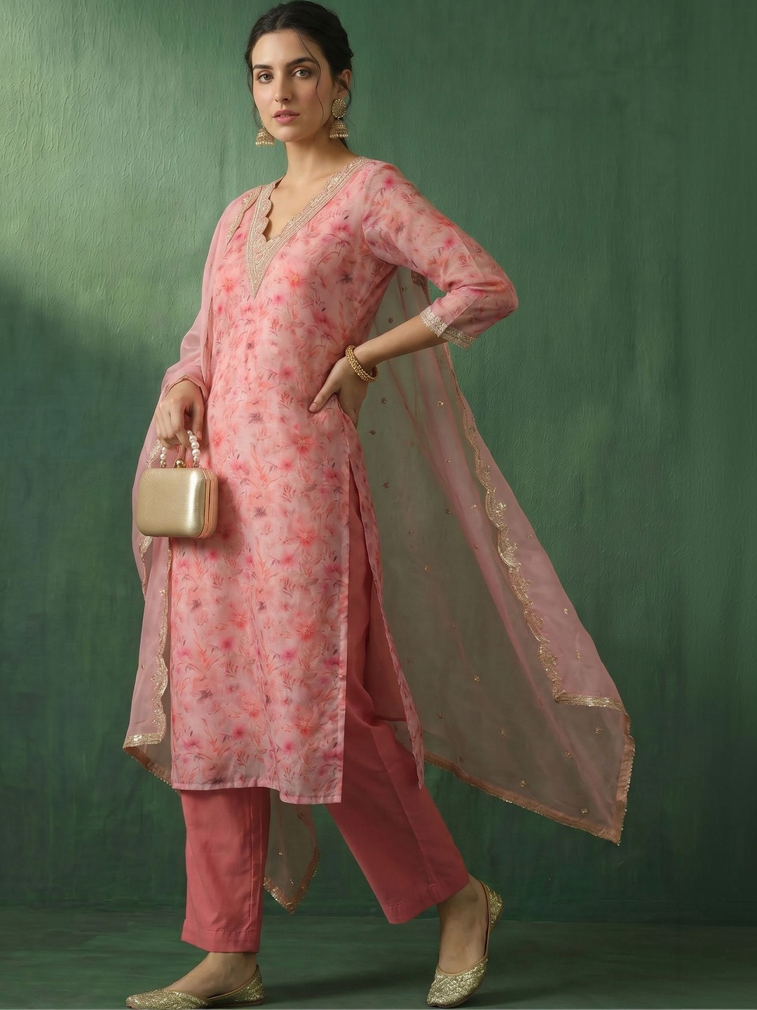 AVANSHEE Women Floral Printed Regular Kurta with Trousers & With Dupatta
