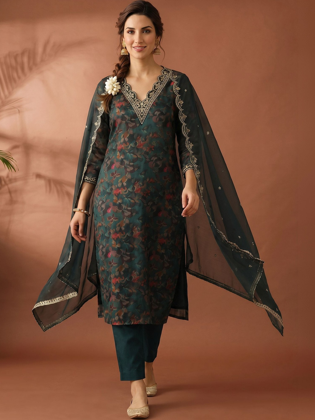 AVANSHEE Women Floral Printed Regular Thread Work Kurta with Trousers & With Dupatta
