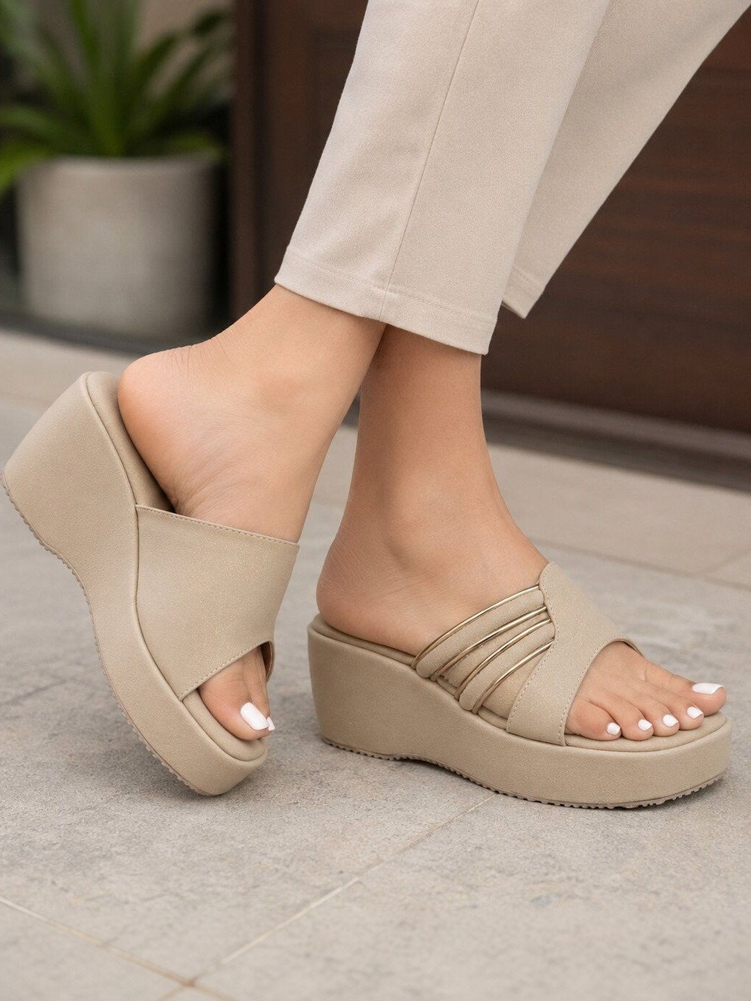 MOSAC Textured Wedge Sandals