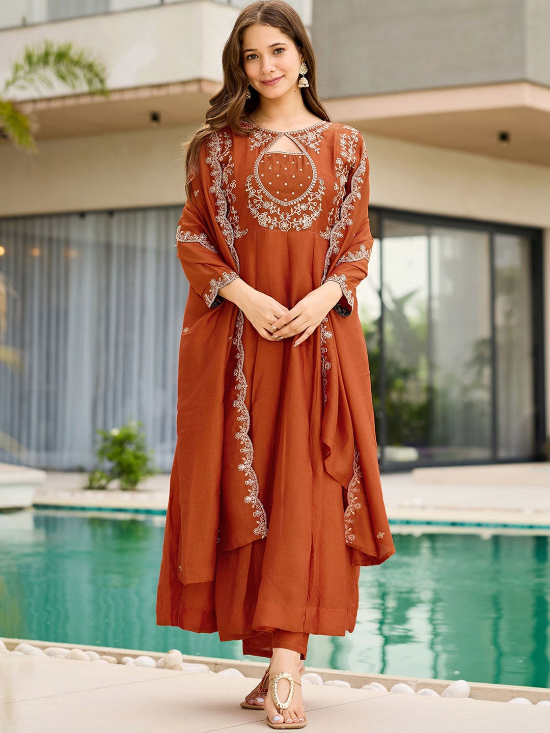 SHU-GORA Women Ethnic Motifs Embroidered Empire Thread Work Kurta with Trousers & With Dupatta