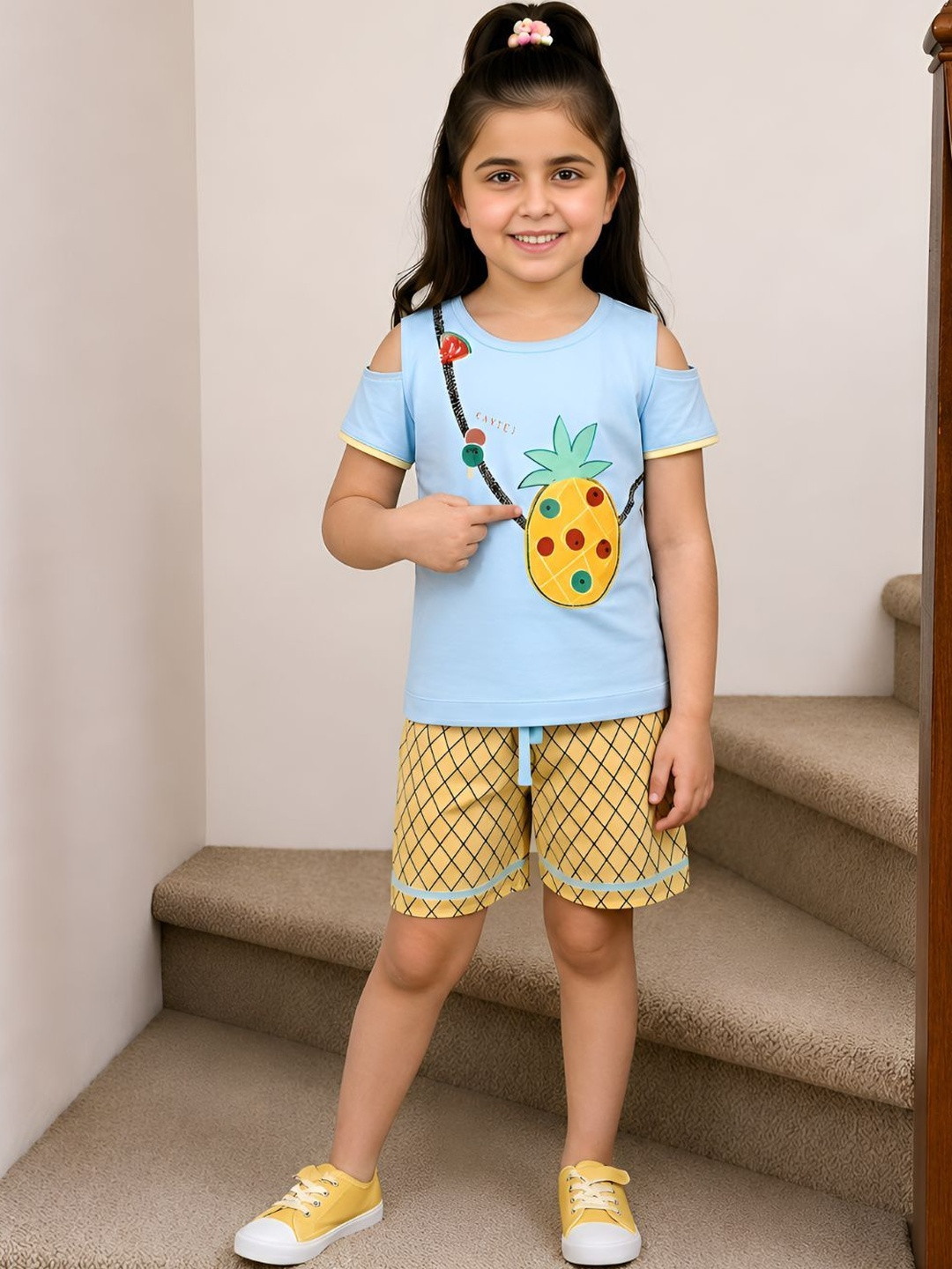 CUTE N TIGHT Girls Printed T-shirt with Shorts